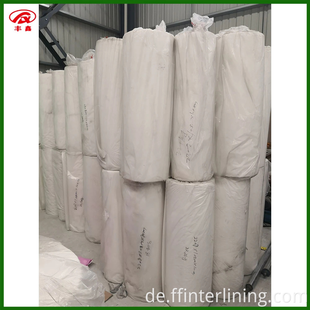 China Heißer Verkauf Teachaway-Trägerpapier für Stickerei Kleid / 100% Baumwolle Vlies Interlining Stoff für Kleidungsstück
